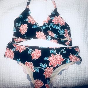 Matching floral scalloped bathing suit set